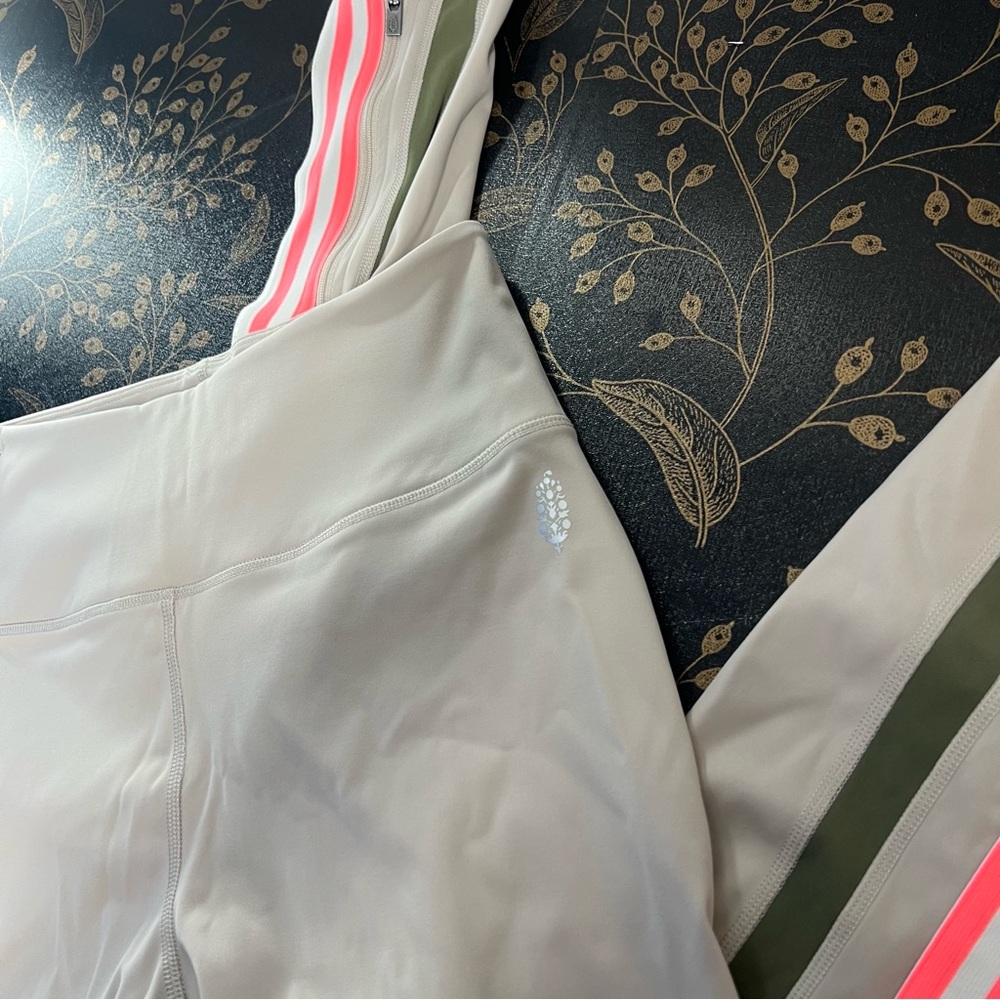 FREE PEOPLE
Run Racer Leggings - Picture 3 of 5